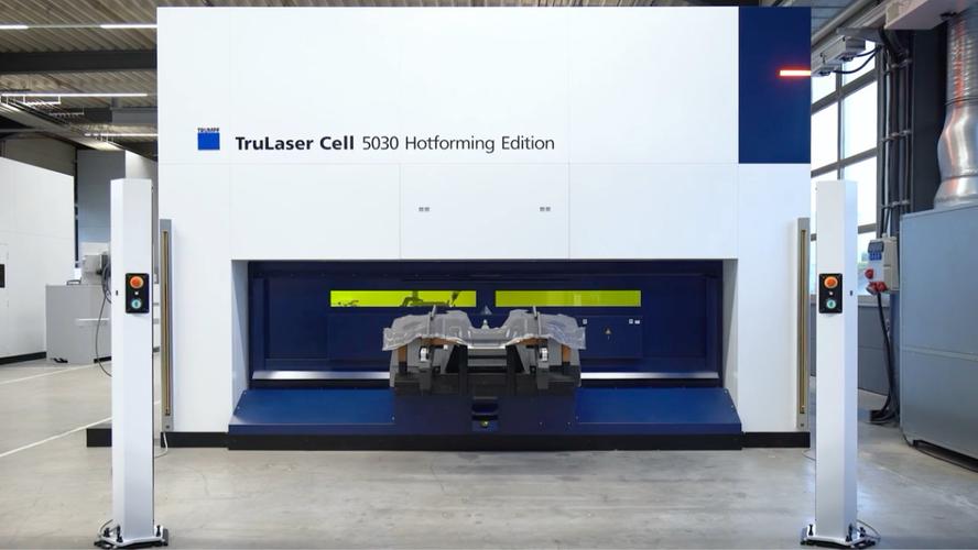 通快TruLaser 5030 fiber激光切割机切割厚板现场