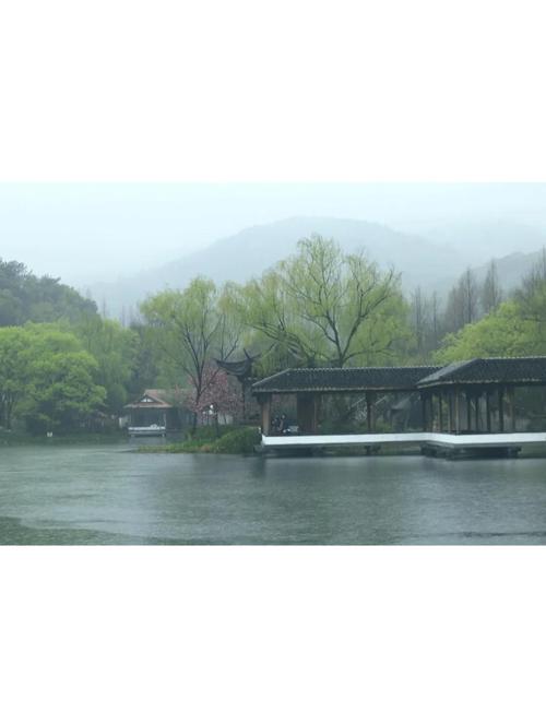 浴鹄湾雨中霁虹桥慢门