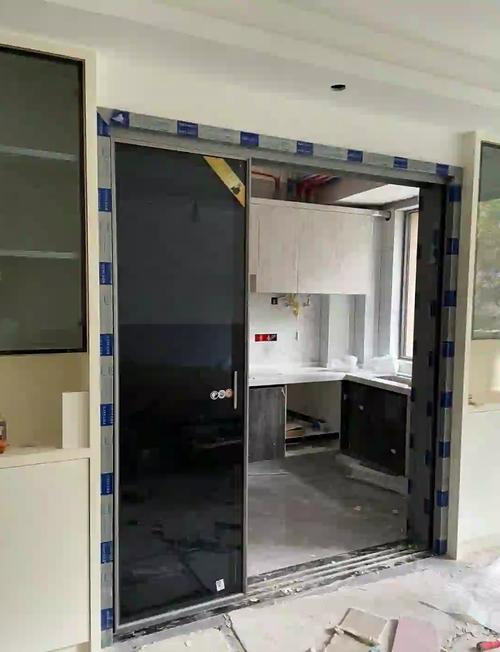 断口红清理厨房推拉门轨道积灰