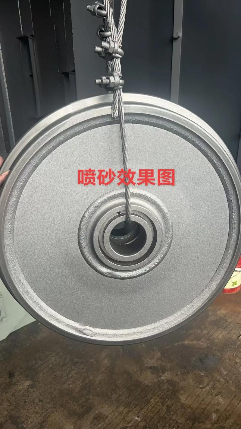 工业磨料硬质合金磨削油基冷却液喷射特写