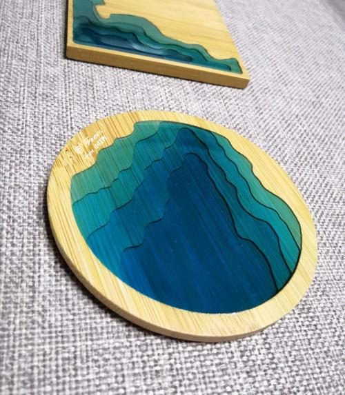 手工树脂河流景观杯垫制作过程图