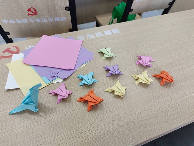 小学课后服务手工社团学生折纸活动