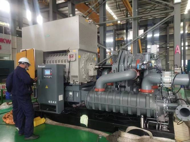 汽车零部件工厂车间安装的工业空气压缩机