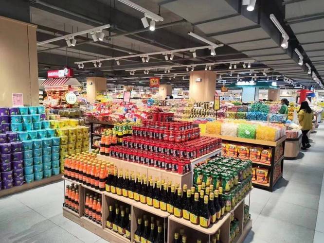连锁超市入口新消费品牌堆头实拍