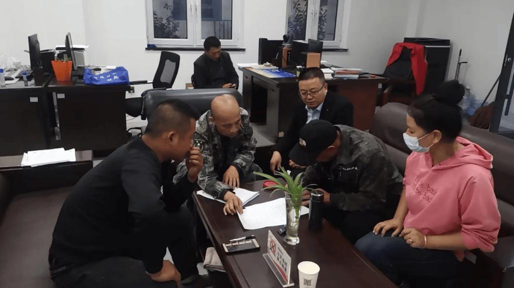 员工加班费计算纠纷沟通场景图