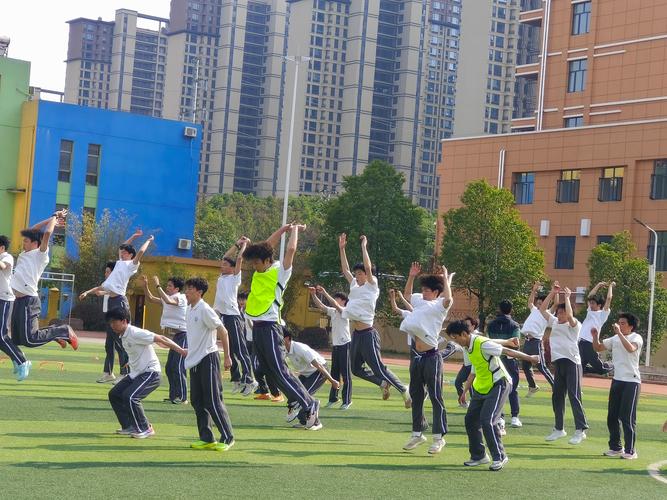 学校活力大课间体能挑战赛场景