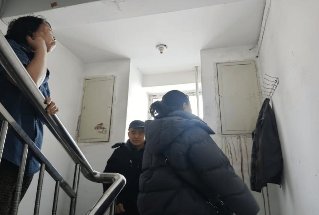 城市商品房楼道相邻权纠纷现场图
