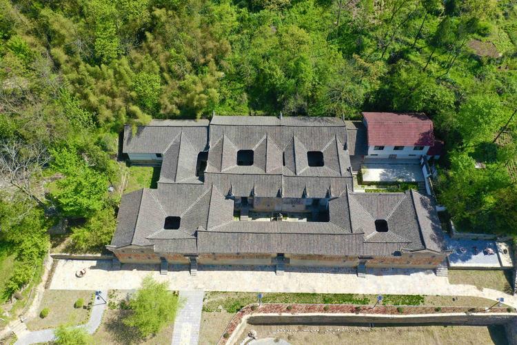 湖北南漳冯家湾村明清古民居院落