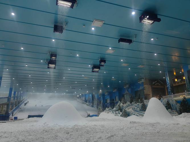 干式雪花机与泡沫造雪机内部结构对比示意图