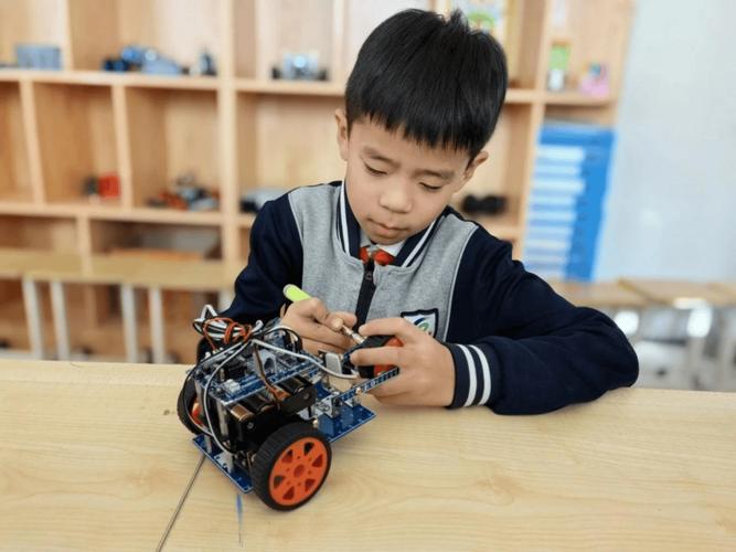 学校机器人校本课程项目成果展示
