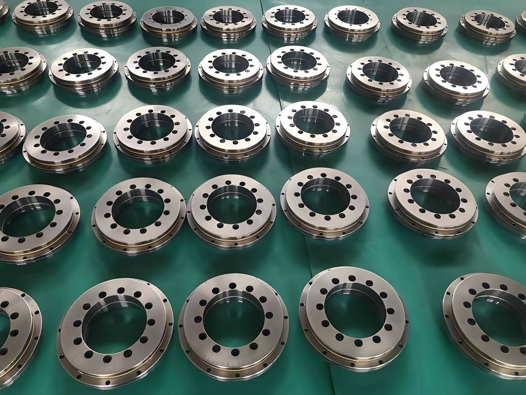 磨床加工后的精密轴承滚道工件