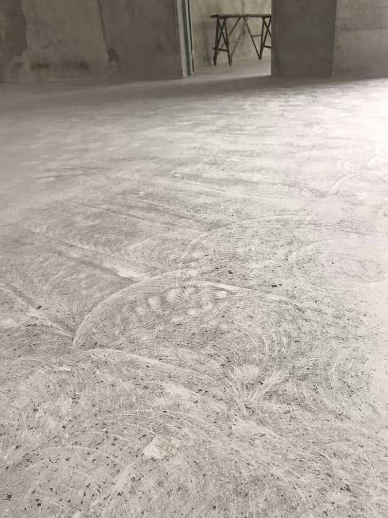 家用劣质金刚砂地坪起砂现场图