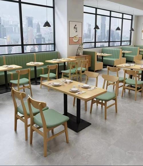 工厂员工食堂靠窗木质餐桌