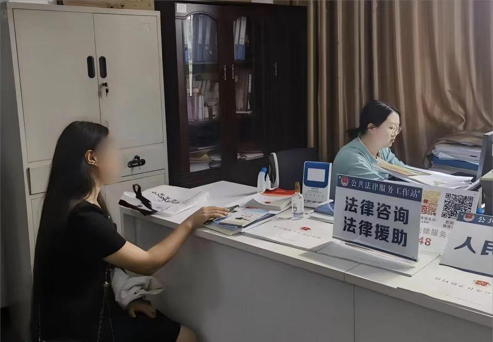 离婚后生活困难经济帮助法律咨询场景