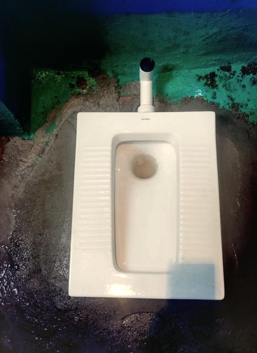 问：蹲便器必须装存水弯吗？