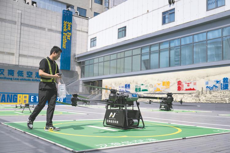 国内城市商圈低空无人机配送实拍