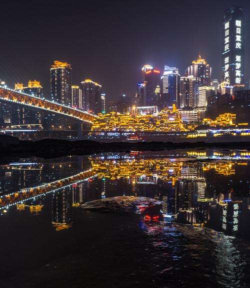 洪崖洞地面倒影拍摄