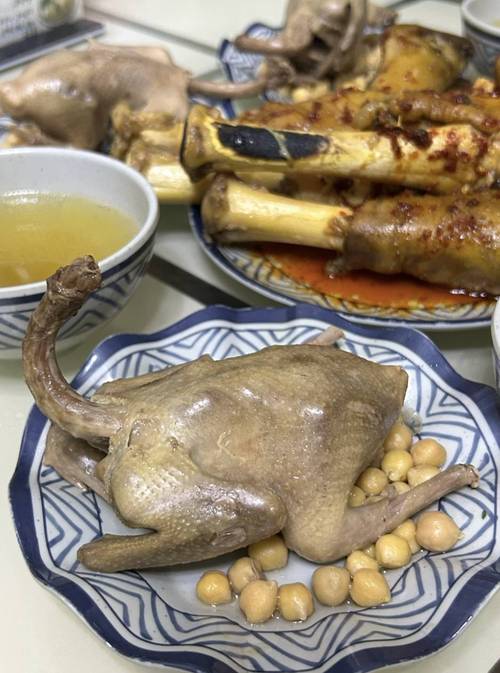 夜市里的鸽子汤,孤独者的温柔乡