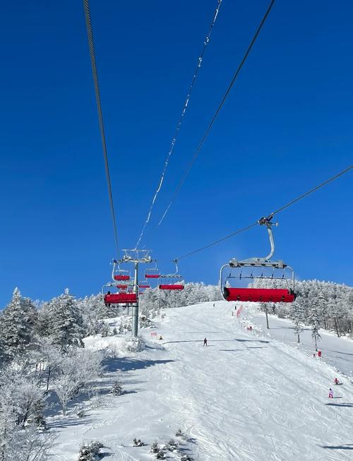 北大湖滑雪胜地高级道缆车视角