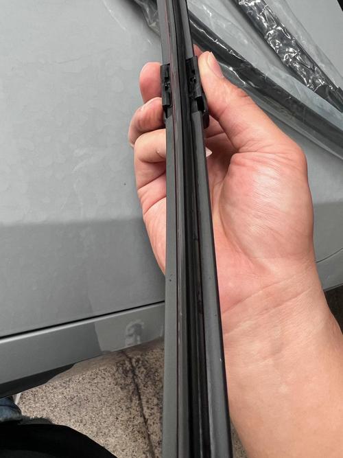 一分钟判断是不是真的雨刮胶条硬化