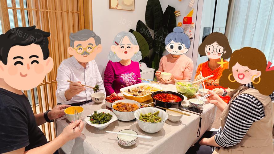 家庭聚餐时所有人手机放盒子里的场景