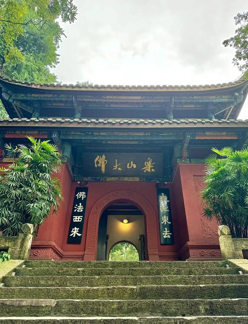 乐山大佛实用旅行攻略:看佛逛吃两不误-南漳旅游