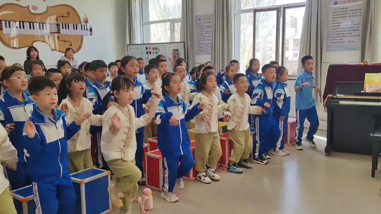 小学音乐课八分音符小组练习实拍