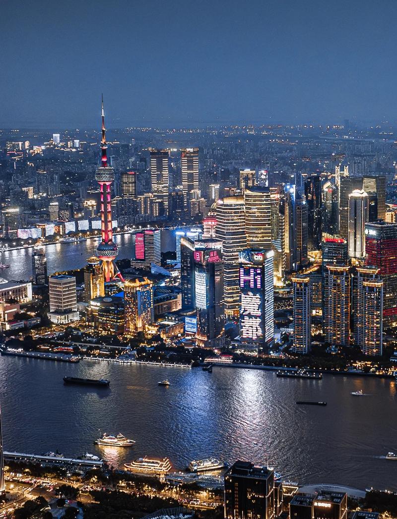 上海外滩远拍东方明珠广播电视塔江景