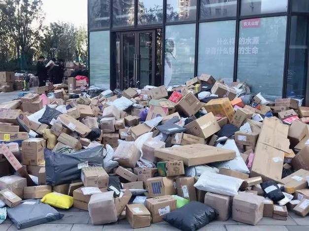 杭州小区保安室存放业主逾期快递场景