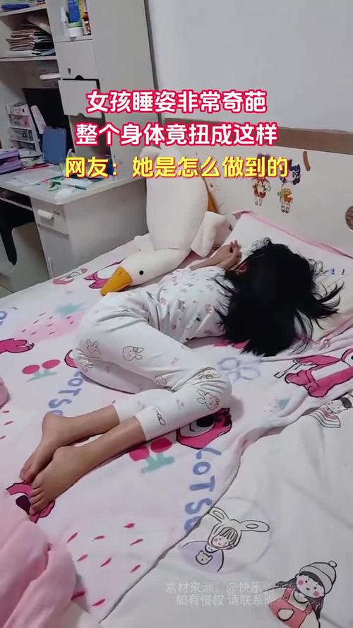 晨间被窝扭腰舒展实拍图