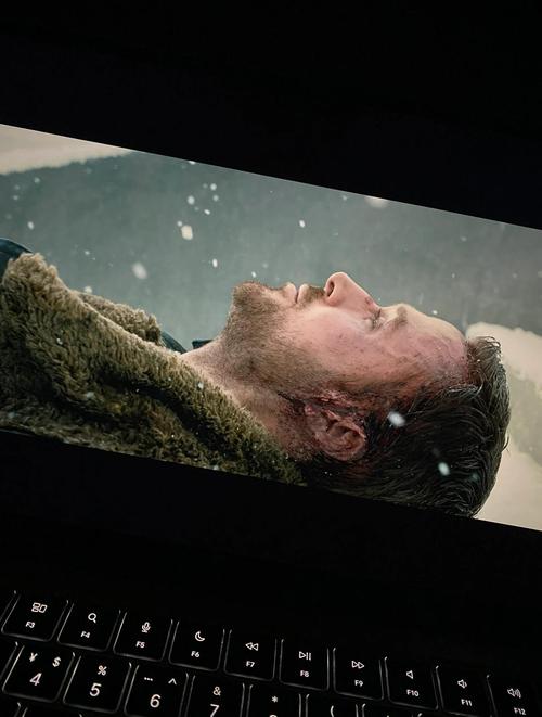 银翼杀手2049雨中复制人K特写剧照