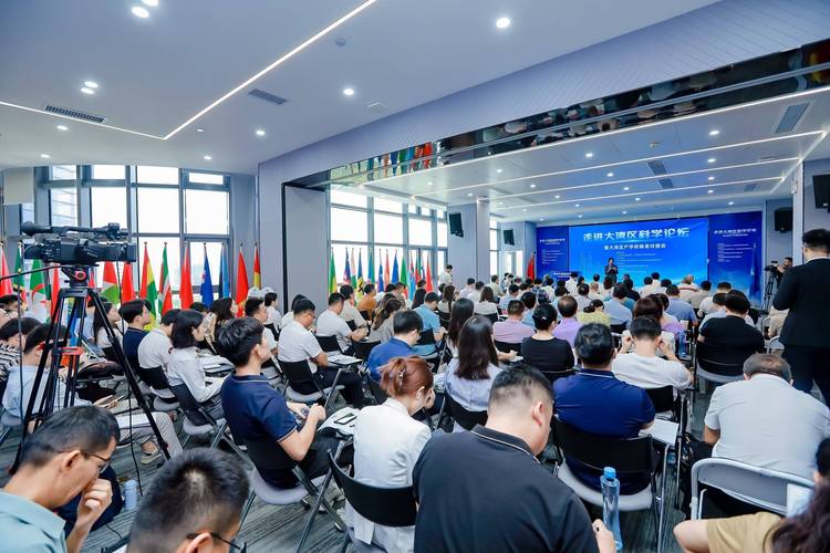 珠三角产学研创新中心企业对接洽谈现场