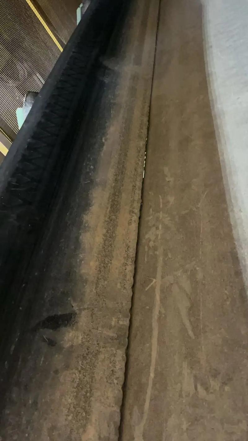 输送机滚筒磨损开裂对比实物图