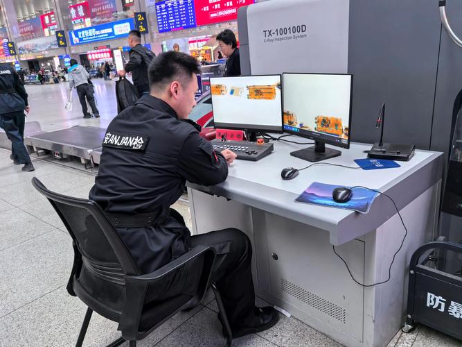 火车站安检口行李