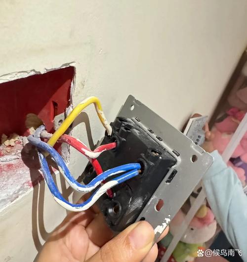 家庭墙面开关拆解故障实拍