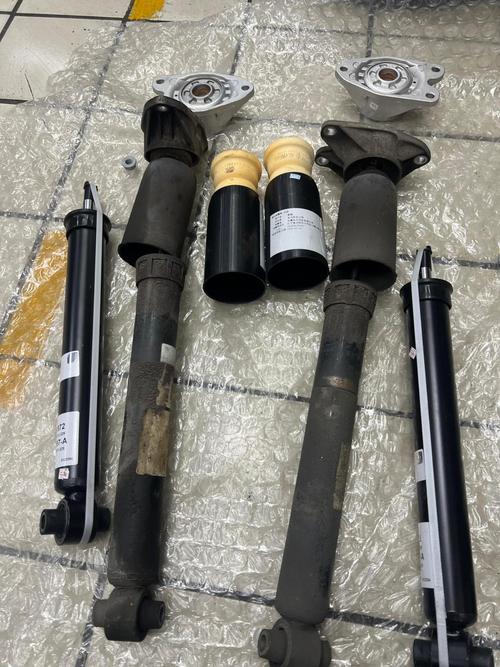 汽车刹车开关顶杆缓冲胶新旧对比图