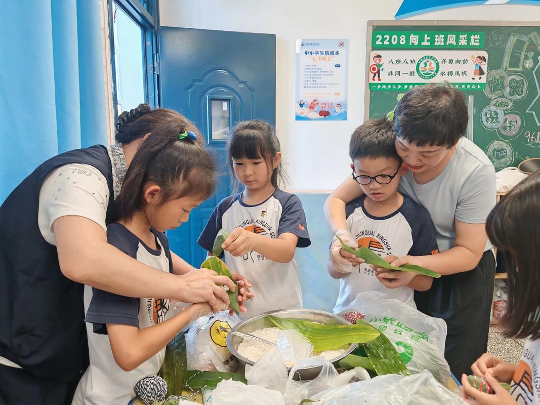 小学生包粽子端午节活动困惑场景