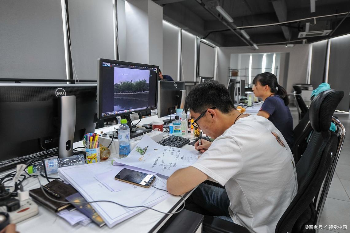 大学技术转移办公室技术经理人工作场景