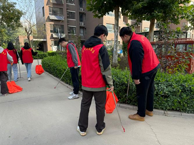 中学生社区志愿服务场景记录照片
