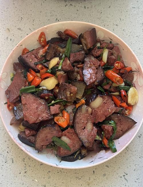 湖北南漳农家猪血饼炒腊肉