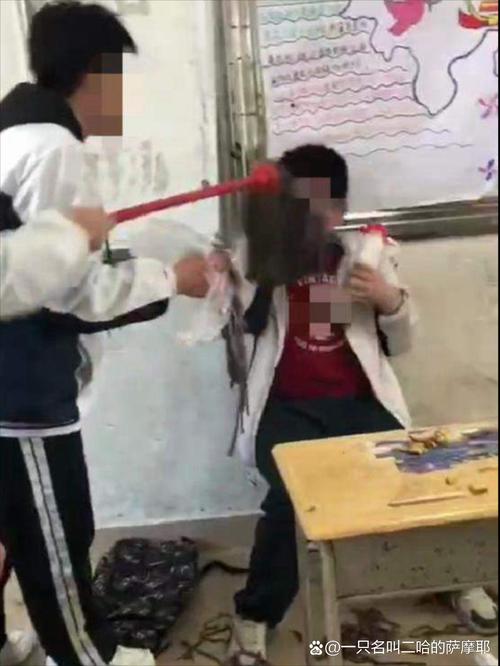 中学走廊转角储物柜偷拍视角