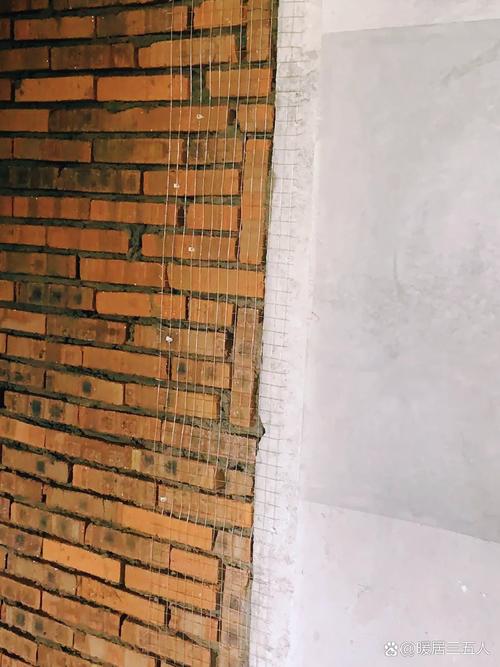 空心砖墙新旧墙连接处挂网实拍