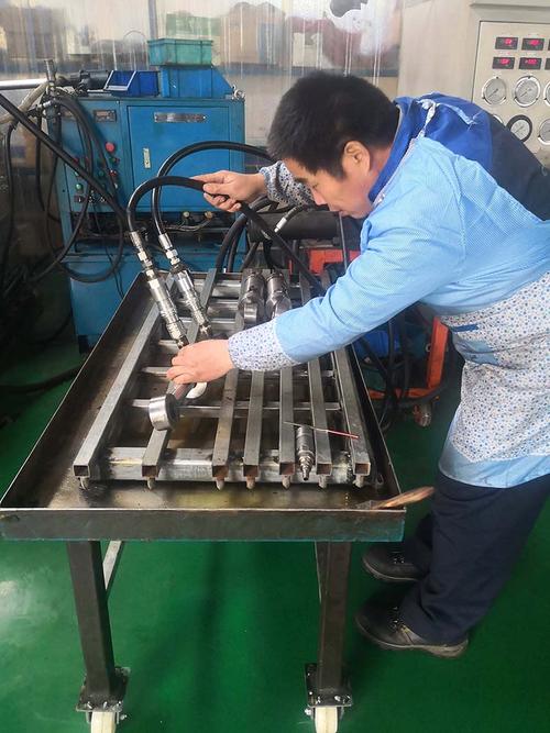 非标液压油缸成品无损探伤检测现场