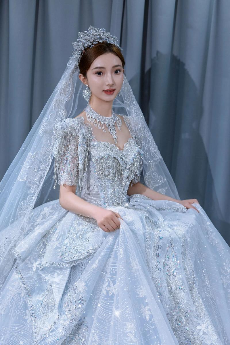 “蓝婚纱到底算不算‘正经’婚服？”