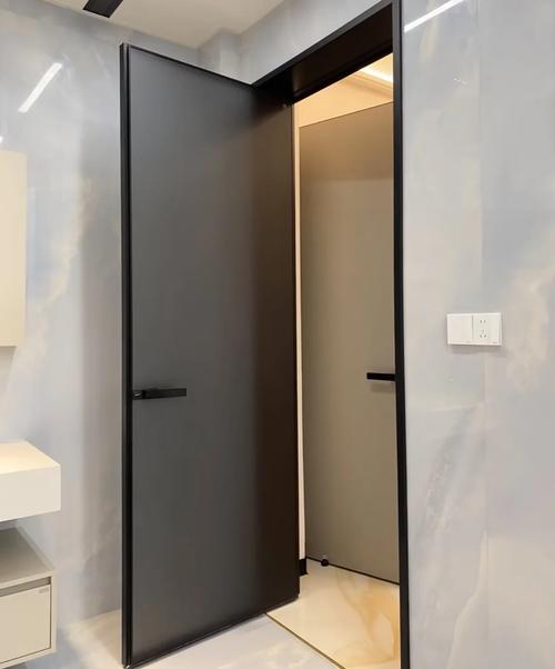 卫生间极窄平开玻璃门实景图
