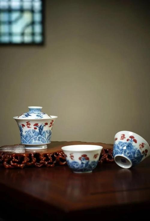 安徽歙县渔梁坝江边老茶馆木桌青瓷茶碗