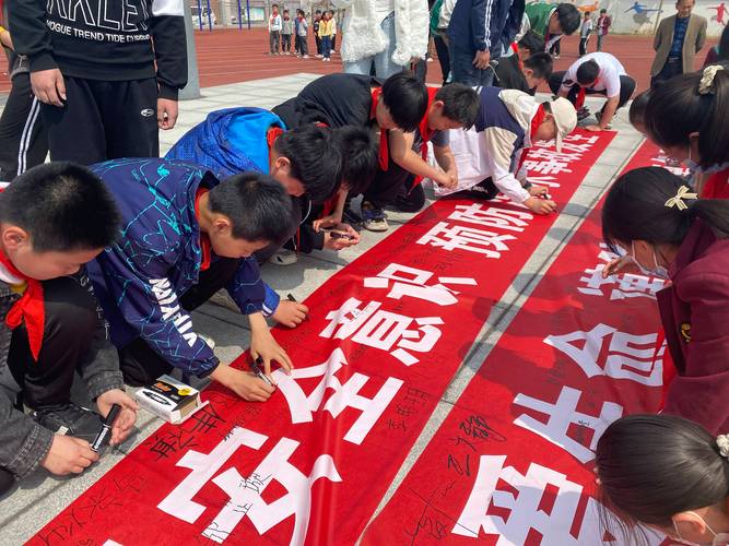 中小学防溺水安全教育主题班会签字现场