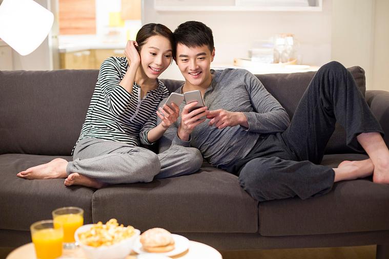 婚姻经营里，为什么明明没原则性问题，两个人却越来越没话讲？-我问答网
