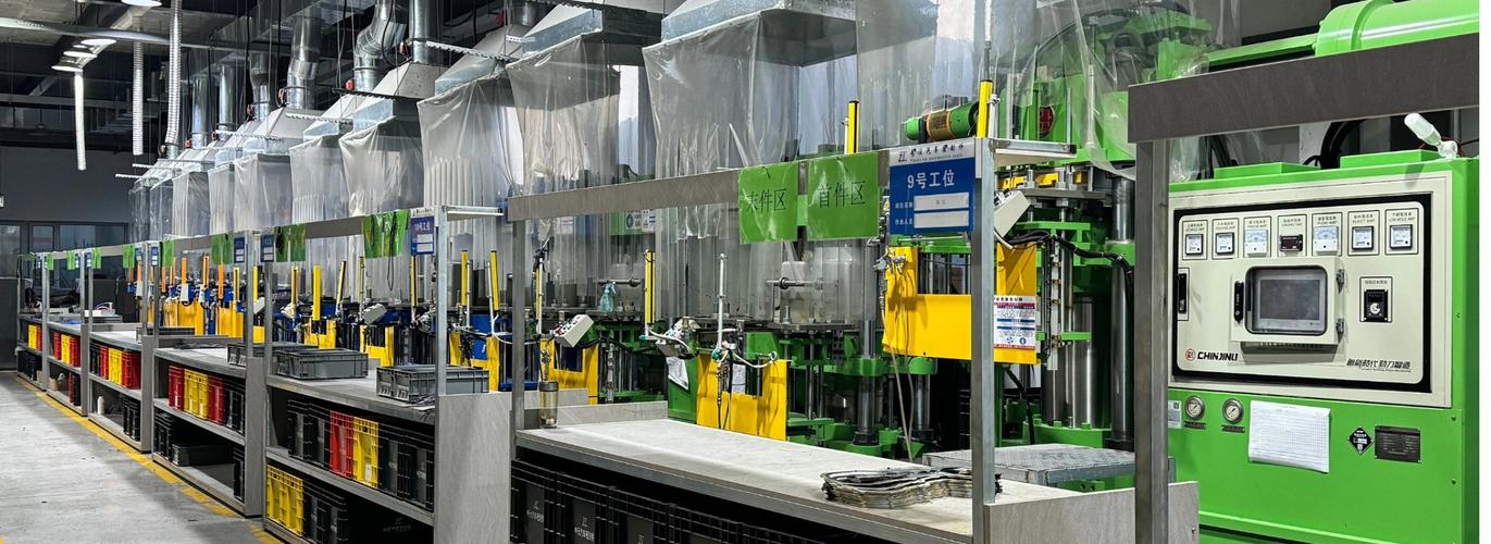 汽配厂柔性装配线工位扭矩标准公示牌实拍