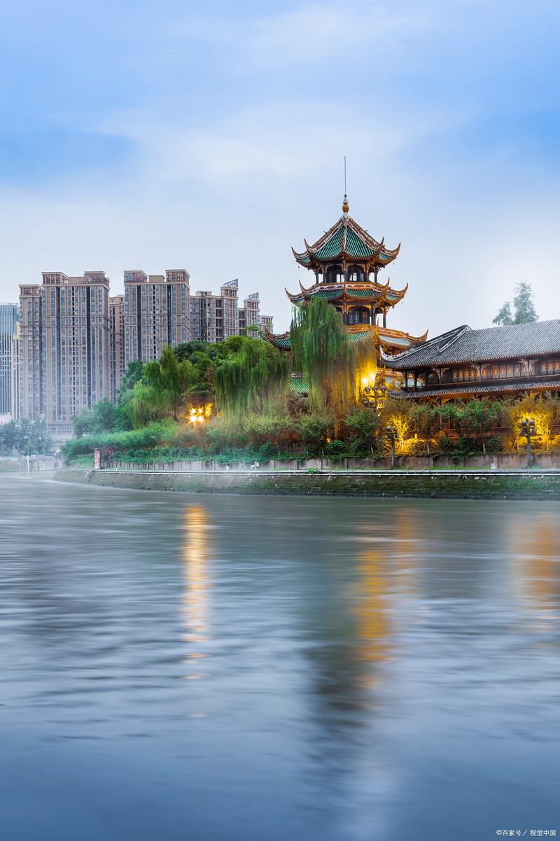 阆中古城嘉陵江临江客栈夜景